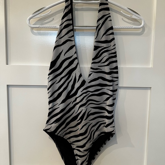 Pull&Bear Black and White Zebra Print bodysuit - Picture 1 of 3